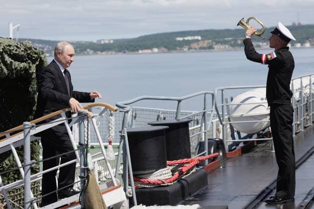 Russia Putin Far Eastern Federal District 9220811 12.08.2026 Russian President Vladimir Putin arrives aboard the Guards missile cruiser Varyag during the final stage of the Pacific Fleet s exercises off the coast of Sakhalin region, Russia. Gavriil Grigorov Sputnik Sakhalin Region Russia  Copyright: xGavriilxGrigorovx