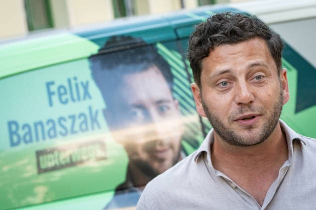 Felix Banaszak, Bundesvorsitzender BÜNDNIS 90 DIE GRÜNEN, startet zu seiner Sommertour 2026 unter dem Motto Taxi Banaszak;Taxi Banaszak Sommertour von Felix Banaszak startet in Berlin, Berlin Berlin Deutschland Parteizentrale *** Felix Banaszak, Federal Chair of BÜNDNIS 90 THE GREENS, kicks off his 2026 summer tour under the slogan Taxi Banaszak. Felix Banaszak’s Taxi Banaszak summer tour begins in Berlin, Berlin, Berlin, Germany, at the party headquarters.