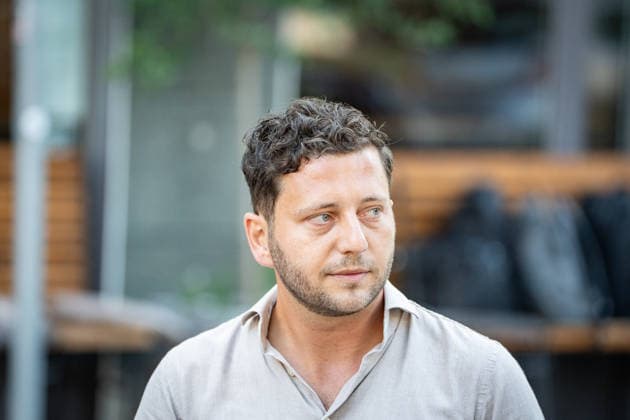 Felix Banaszak, Bundesvorsitzender BÜNDNIS 90 DIE GRÜNEN, startet zu seiner Sommertour 2026 unter dem Motto Taxi Banaszak;Taxi Banaszak Sommertour von Felix Banaszak startet in Berlin, Berlin Berlin Deutschland Parteizentrale *** Felix Banaszak, Federal Chair of BÜNDNIS 90 THE GREENS, kicks off his 2026 summer tour under the slogan Taxi Banaszak. Felix Banaszak’s Taxi Banaszak summer tour begins in Berlin, Berlin, Berlin, Germany, at the party headquarters.