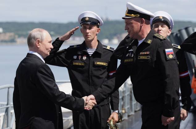 Russia Putin Far Eastern Federal District 9220816 12.08.2026 Russian President Vladimir Putin is greeted by commander of the Guards missile cruiser Varyag Captain 1st Rank Konstantin Petrov upon arrival aboard the cruiser during the final stage of the Pacific Fleet s exercises off the coast of Sakhalin region, Russia. Gavriil Grigorov Sputnik Sakhalin Region Russia  Copyright: xGavriilxGrigorovx