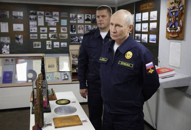 Russia Putin Far Eastern Federal District 9220819 12.08.2026 Russian President Vladimir Putin, accompanied by Pacific Fleet Commander-in-Chief Admiral Viktor Liina, visits the Guards missile cruiser Varyag during the final stage of the Pacific Fleet s exercises off the coast of Sakhalin region, Russia. Gavriil Grigorov Sputnik Sakhalin Region Russia  Copyright: xGavriilxGrigorovx