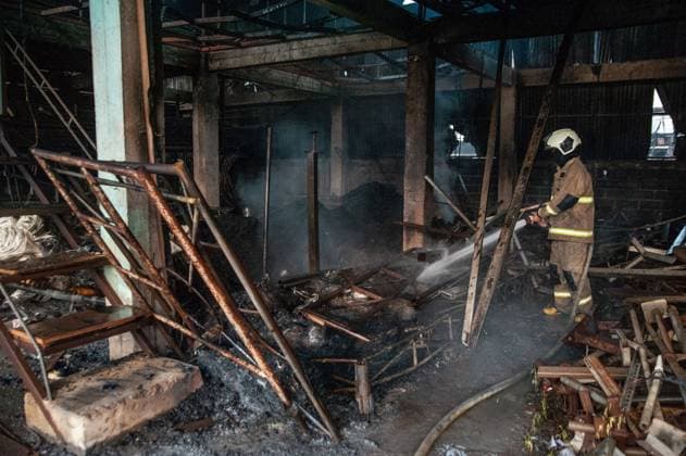 Firefighters battle factory blaze in East Jakarta JAKARTA, INDONESIA AUGUST 12, 2026: Firefighters extinguishing fires at a frame factory in Duren Sawit, East Jakarta, on August 12, 2026. A total of 22 fire units from Jakarta and Bekasi were deployed to put out the blaze. Jakarta Indonesia Copyright: x xGabrixPerboirexWilhelminhoxRinggixSenggax xJNAxPressx