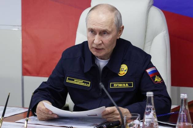 Russia Putin Far Eastern Federal District 9220824 12.08.2026 Russian President Vladimir Putin holds a meeting aboard the Guards missile cruiser Varyag during the final stage of the Pacific Fleet s exercises off the coast of Sakhalin region, Russia. Gavriil Grigorov Sputnik Sakhalin Region Russia  Copyright: xGavriilxGrigorovx