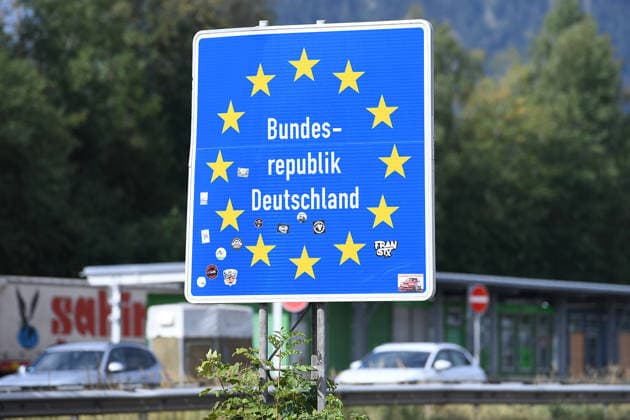 Grenzkontrollen an der deutsch-österreichischen Grenze am 11.08.2026 am Grenzübergang Walserberg Grenzkontrollen der Bayerischen Bereitschaftspolizei und Bundespolizei am 11.08.2026 an der deutsch-österreichischen Grenze am Grenzübergang Walserberg. *** Border checks at the German-Austrian border on August 11, 2026, at the Walserberg border crossing; border checks conducted by the Bavarian Riot Police and the Federal Police on August 11, 2026, at the German-Austrian border at the Walserberg border crossing xRx