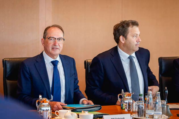 (L-R) Alexander Dobrindt (CSU), Bundesminister des Innern, und Lars Klingbeil, Bundesminister der Finanzen und Vizekanzler, aufgenommen im Rahmen einer Kabinettssitzung in Berlin, 12.08.2026. Berlin Deutschland *** L R Alexander Dobrindt (CSU), Federal Minister of the Interior, and Lars Klingbeil, Federal Minister of Finance and Vice Chancellor, photographed during a cabinet meeting in Berlin, August 12, 2026, Berlin, Germany Copyright: xJulianexSonntagx