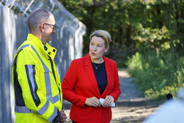 Berlin, Deutschland, 12.08.2026: Vorstellung des neuen Konzepts zum Schutz kritischer Infrastruktur: Geschäftsführer der Stromnetz Erik Landeck und Franziska Giffey, SPD *** Berlin, Germany, August 12, 2026: Presentation of the new plan for protecting critical infrastructure. Erik Landeck, CEO of Stromnetz, and Franziska Giffey, SPD Copyright: xdtsxNachrichtenagenturx dts_129971