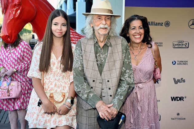 Jean Pütz mit Ehefrau Pina Coluccia und Tochter Julie-Josephine Pütz bei der Media Night der FEI World Championships Aachen 2026 im Champions Circle am Reitstadion. Aachen, 11.08.2026 *** Jean Pütz with his wife, Pina Coluccia, and daughter, Julie Josephine Pütz, at the Media Night for the 2026 FEI World Championships Aachen in the Champions Circle at the Aachen Equestrian Stadium, August 11, 2026 Foto:xC.xAdolph xFuturexImagex fei_6993