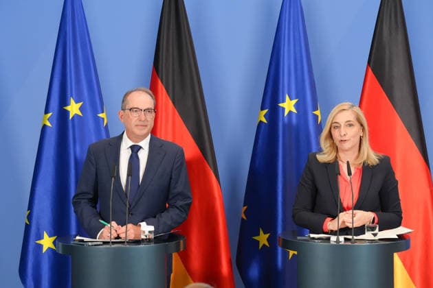 Pressekonferenz mit Bundesministerin Warken und Innenminister Dobrindt zur Reform des Rechts der Nachrichtendienste Bundesinnenminister Alexander Dobrindt gemeinsam mit Bundesministerin Nina Warken bei der Pressekonferenz im Nachgang der Sitzung des Bundeskabinett zur Reform des Rechts der Nachrichtendienste im Bundeskanzleramt, Berlin, 12.08.2026 Berlin Berlin Deutschland *** Press Conference with Federal Minister Warken and Interior Minister Dobrindt on the Reform of Intelligence Service Legislation Federal Interior Minister Alexander Dobrindt alongside Federal Minister Nina Warken at the press conference following the Federal Cabinet meeting on the reform of intelligence service legislation at the Federal Chancellery, Berlin, August 12,