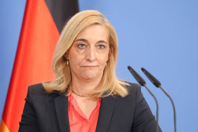 Pressekonferenz mit Bundesministerin Warken und Innenminister Dobrindt zur Reform des Rechts der Nachrichtendienste Bundesministerin Nina Warken im Portrait bei der Pressekonferenz im Nachgang der Sitzung des Bundeskabinett zur Reform des Rechts der Nachrichtendienste, Berlin, 12.08.2026 Berlin Berlin Deutschland *** Press conference with Federal Minister Warken and Interior Minister Dobrindt on the reform of intelligence service legislation. A portrait of Federal Minister Nina Warken at the press conference following the Federal Cabinet meeting on the reform of intelligence service legislation, Berlin, August 12, 2026, Berlin, Berlin, Germany