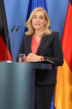Pressekonferenz mit Bundesministerin Warken und Innenminister Dobrindt zur Reform des Rechts der Nachrichtendienste Bundesministerin Nina Warken im Portrait bei der Pressekonferenz im Nachgang der Sitzung des Bundeskabinett zur Reform des Rechts der Nachrichtendienste, Berlin, 12.08.2026 Berlin Berlin Deutschland *** Press conference with Federal Minister Warken and Interior Minister Dobrindt on the reform of intelligence service legislation. A portrait of Federal Minister Nina Warken at the press conference following the Federal Cabinet meeting on the reform of intelligence service legislation, Berlin, August 12, 2026, Berlin, Berlin, Germany