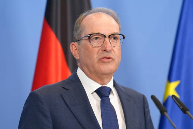 Pressekonferenz mit Bundesministerin Warken und Innenminister Dobrindt zur Reform des Rechts der Nachrichtendienste Bundesinnenminister Alexander Dobrindt im Portrait bei der Pressekonferenz im Nachgang der Sitzung des Bundeskabinett zur Reform des Rechts der Nachrichtendienste, Berlin, 12.08.2026 Berlin Berlin Deutschland *** Press conference with Federal Minister Warken and Interior Minister Dobrindt on the reform of intelligence service legislation. A portrait of Federal Interior Minister Alexander Dobrindt at the press conference following the Federal Cabinet meeting on the reform of intelligence service legislation, Berlin, August 12, 2026, Berlin, Berlin, Germany