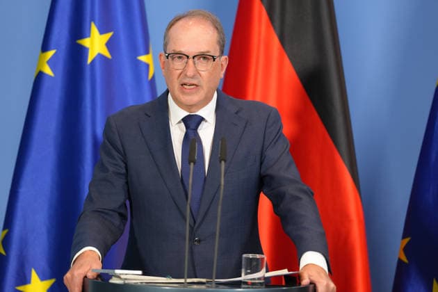Pressekonferenz mit Bundesministerin Warken und Innenminister Dobrindt zur Reform des Rechts der Nachrichtendienste Bundesinnenminister Alexander Dobrindt bei der Pressekonferenz im Nachgang der Sitzung des Bundeskabinett zur Reform des Rechts der Nachrichtendienste, Berlin, 12.08.2026 Berlin Berlin Deutschland *** Press Conference with Federal Minister Warken and Interior Minister Dobrindt on the Reform of Intelligence Service Legislation Federal Interior Minister Alexander Dobrindt at the press conference following the Federal Cabinet meeting on the reform of intelligence service legislation, Berlin, August 12, 2026 Berlin Berlin Germany