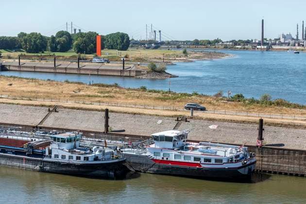 Pegel Ruhrort: Laut Vorhersage 1,33 m - der bisherige historische Tiefststand liegt bei 1,53. 12.08.2026 Duisburg ** NUR FÜR REDAKTIONELLE ZWECKE ** EDITORIAL USE ONLY **<p>Pegel Ruhrort: Laut Vorhersage 1,33 m - der bisherige historische Tiefststand liegt bei 1,53. 12.08.2026 Duisburg Deutschland NRW Duisburg Copyright: DanielxAttia *** Ruhrort Water Level: Forecast 1.33 m; the previous all-time low is 1.53 m. August 12, 2026, Duisburg ** FOR EDITORIAL USE ONLY ** EDITORIAL USE ONLY ** p Ruhrort Water Level: Forecast at 1.33 m; the previous all-time low is 1.53. August 12, 2026, Duisburg, Germany, North Rhine-Westphalia (NRW), Duisburg. Copyright DanielxAttia Copyright: DanielxAttia doc874jxmf6wsztipe991i ,EDITORIAL USE ONLY