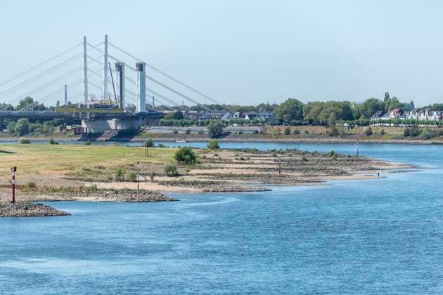 Pegel Ruhrort: Laut Vorhersage 1,33 m - der bisherige historische Tiefststand liegt bei 1,53. 12.08.2026 Duisburg ** NUR FÜR REDAKTIONELLE ZWECKE ** EDITORIAL USE ONLY **<p>Pegel Ruhrort: Laut Vorhersage 1,33 m - der bisherige historische Tiefststand liegt bei 1,53. 12.08.2026 Duisburg Deutschland NRW Duisburg Copyright: DanielxAttia *** Ruhrort Water Level: Forecast 1.33 m; the previous all-time low is 1.53 m. August 12, 2026, Duisburg ** FOR EDITORIAL USE ONLY ** EDITORIAL USE ONLY ** p Ruhrort Water Level: Forecast at 1.33 m; the previous all-time low is 1.53. August 12, 2026, Duisburg, Germany, North Rhine-Westphalia (NRW), Duisburg. Copyright DanielxAttia Copyright: DanielxAttia doc874jxmn2zipw5dfgic ,EDITORIAL USE ONLY
