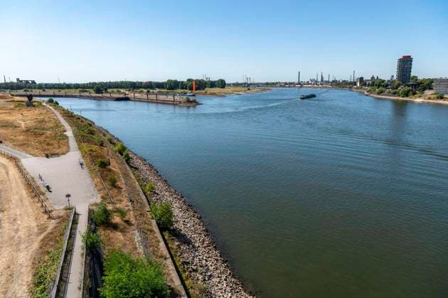 Pegel Ruhrort: Laut Vorhersage 1,33 m - der bisherige historische Tiefststand liegt bei 1,53. 12.08.2026 Duisburg ** NUR FÜR REDAKTIONELLE ZWECKE ** EDITORIAL USE ONLY **<p>Pegel Ruhrort: Laut Vorhersage 1,33 m - der bisherige historische Tiefststand liegt bei 1,53. 12.08.2026 Duisburg Deutschland NRW Duisburg Copyright: DanielxAttia *** Ruhrort Water Level: Forecast 1.33 m; the previous all-time low is 1.53 m. August 12, 2026, Duisburg ** FOR EDITORIAL USE ONLY ** EDITORIAL USE ONLY ** p Ruhrort Water Level: Forecast at 1.33 m; the previous all-time low is 1.53. August 12, 2026, Duisburg, Germany, North Rhine-Westphalia (NRW), Duisburg. Copyright DanielxAttia Copyright: DanielxAttia doc874jxn37gjawzl8g96n ,EDITORIAL USE ONLY