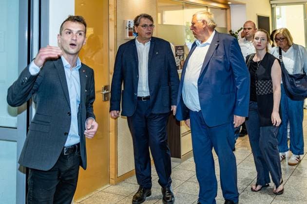 Laumann im Alfred-Delp-Haus ** NUR FÜR REDAKTIONELLE ZWECKE ** EDITORIAL USE ONLY **<p>Gesundheitsminister Laumann besucht am Mittwoch, den 12.08.2026 die Senioreneinrichtung Alfred-Delp-Haus in Dinslaken. Es geht um Klimatisierung. Benedikt van Meerbeck, links, führt durch die Einrichtung. Deutschland NRW Dinslaken Copyright: ErwinxPottgiesser *** Laumann at the Alfred Delp Haus ** FOR EDITORIAL USE ONLY ** EDITORIAL USE ONLY ** Health Minister Laumann will visit the Alfred Delp Haus senior care facility in Dinslaken on Wednesday, August 12, 2026. The focus is on air conditioning. Benedikt van Meerbeck, left, gives a tour of the facility. Germany, North Rhine-Westphalia, Dinslaken. Copyright ErwinxPottgiesser Copyright: ErwinxPottgiesser doc874k1da7u08rghfaea1 ,EDITORIAL USE ONLY