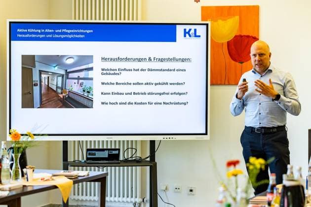 Laumann im Alfred-Delp-Haus ** NUR FÜR REDAKTIONELLE ZWECKE ** EDITORIAL USE ONLY **<p>Gesundheitsminister Laumann besucht am Mittwoch, den 12.08.2026 die Senioreneinrichtung Alfred-Delp-Haus in Dinslaken. Es geht um Klimatisierung. Markus Tenbusch von K&amp;L erklärt das Konzept. Deutschland NRW Dinslaken Copyright: ErwinxPottgiesser *** Laumann at the Alfred Delp Haus ** FOR EDITORIAL USE ONLY ** EDITORIAL USE ONLY ** Health Minister Laumann will visit the Alfred Delp Haus senior care facility in Dinslaken on Wednesday, August 12, 2026. The focus is on air conditioning. Markus Tenbusch from K amp L explains the concept. Germany, North Rhine-Westphalia, Dinslaken. Copyright ErwinxPottgiesser Copyright: ErwinxPottgiesser doc874k1dskmnlhcxv1dy7 ,EDITORIAL USE ONLY