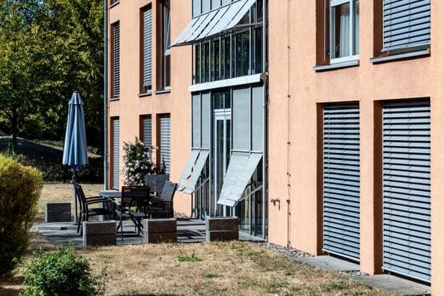 Laumann im Alfred-Delp-Haus ** NUR FÜR REDAKTIONELLE ZWECKE ** EDITORIAL USE ONLY **<p>Gesundheitsminister Laumann besucht am Mittwoch, den 12.08.2026 die Senioreneinrichtung Alfred-Delp-Haus in Dinslaken. Es geht um Klimatisierung. Das Beschattungskonzept. Deutschland NRW Dinslaken Copyright: ErwinxPottgiesser *** Laumann at the Alfred Delp Haus ** FOR EDITORIAL USE ONLY ** EDITORIAL USE ONLY ** p Health Minister Laumann will visit the Alfred Delp Haus senior living facility in Dinslaken on Wednesday, August 12, 2026. The focus will be on air conditioning and the shading concept. Germany, North Rhine-Westphalia, Dinslaken. Copyright ErwinxPottgiesser Copyright: ErwinxPottgiesser doc874k1fkgddw4tptmea1 ,EDITORIAL USE ONLY