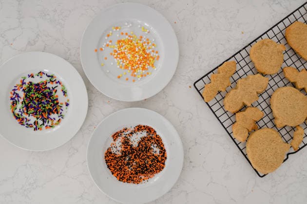 halloween sprinkles and sugar cookies on white quartz counter Washington, DC, United States R_KEBE201026B-524257-01 ,model released, Symbolfoto ,property released