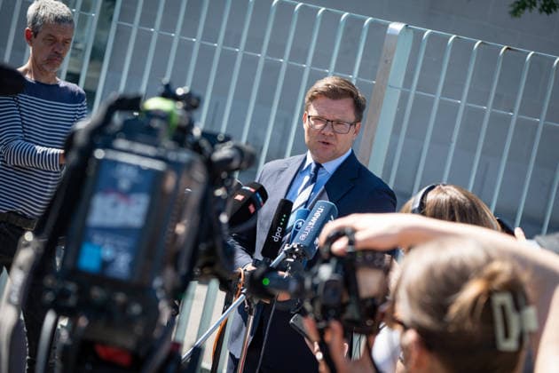Bundesumweltminister Carsten Schneider gibt nach vorheriger Kabinettssitzung auf dem Bundeskanzleramt ein Pressestatement zur aktuellen Hitzewelle im Sommer 2026;Statement von Bundesumweltminister Carsten Schneider vor dem Bundeskanzleramt, Berlin Berlin Deutschland Bundeskanzleramt *** Federal Environment Minister Carsten Schneider makes a statement to the press following a cabinet meeting at the Federal Chancellery regarding the current heat wave in the summer of 2026. Statement by Federal Environment Minister Carsten Schneider in front of the Federal Chancellery, Berlin, Germany. Federal Chancellery