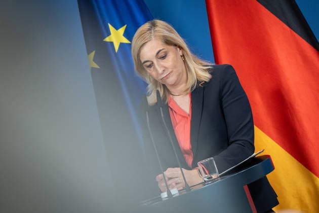 Nina Warken, Bundesministerin für besondere Aufgaben, Chefin des Bundeskanzleramtes und Beauftragte der Bundesregierung für die Nachrichtendienste des Bundes, während der Pressekonferenz im Kanzleramt;Pressekonferenz zur Reform des Rechts der Nachrichtendienste im Bundeskanzleramt, Berlin Berlin Deutschland Bundeskanzleramt *** Nina Warken, Federal Minister for Special Tasks, Head of the Federal Chancellery, and Federal Government Commissioner for the Federal Intelligence Services, during a press conference at the Federal Chancellery on the reform of intelligence service legislation, Berlin, Germany, Federal Chancellery