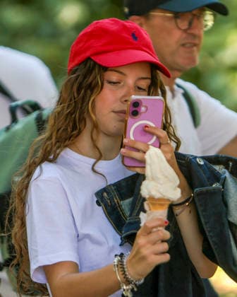 . 12 08 2026. London, United Kingdom. Heatwave Continues. Londoners and tourists in Westminster endure the ongoing heatwave.  xMartynxWheatleyx xi-Imagesx IIM-26944-0010