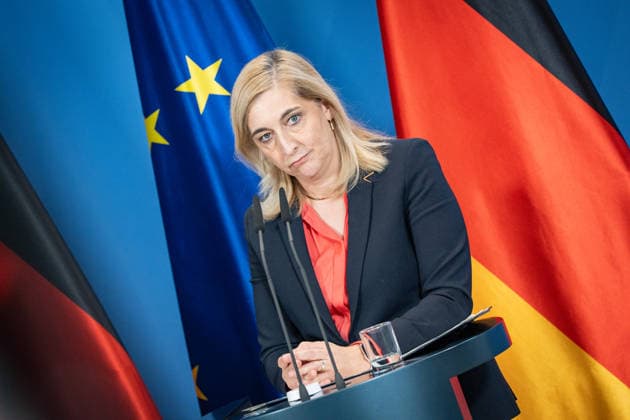 Nina Warken, Bundesministerin für besondere Aufgaben, Chefin des Bundeskanzleramtes und Beauftragte der Bundesregierung für die Nachrichtendienste des Bundes, während der Pressekonferenz im Kanzleramt;Pressekonferenz zur Reform des Rechts der Nachrichtendienste im Bundeskanzleramt, Berlin Berlin Deutschland Bundeskanzleramt *** Nina Warken, Federal Minister for Special Tasks, Head of the Federal Chancellery, and Federal Government Commissioner for the Federal Intelligence Services, during a press conference at the Federal Chancellery on the reform of intelligence service legislation, Berlin, Germany, Federal Chancellery