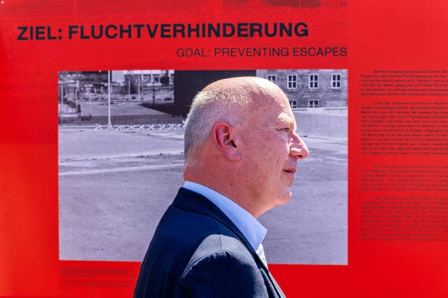 Berlin,12.08.2026,Brandenburger Tor,Platz des 18.März,65 Jahre Mauerbau:Temporärer Erinnerungsort mit großformatiger Installation und Open-Air-Ausstellung von Kulturprojekte Berlin und Stiftung Berliner Mauer.reg.Bürgermeister von Berlin Kai Wegner *** Berlin, August 12, 2026, Brandenburg Gate, Platz des 18. März, 65th anniversary of the construction of the Berlin Wall: A temporary memorial site featuring a large-scale installation and an open-air exhibition organized by Kulturprojekte Berlin and the Berlin Wall Foundation, in the presence of Berlin Mayor Kai Wegner
