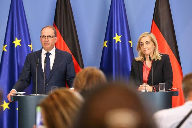 Berlin, Deutschland, 12.08.2026: Bundeskanzleramt: Pressekonferenz zur Reform des Rechts der Nachrichtendienste: Bundesminister des Innern Alexander Dobrindt (CSU) und Kanzleramtsministerin Nina Warken (CDU) *** Berlin, Germany, August 12, 2026 Federal Chancellery Press Conference on the Reform of Intelligence Service Law Federal Minister of the Interior Alexander Dobrindt (CSU) and Minister of the Federal Chancellery Nina Warken (CDU) Copyright: xdtsxNachrichtenagenturx dts_129994