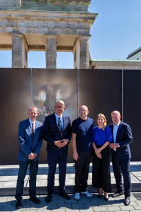 Berlin,12.08.2026,Brandenburger Tor,Platz des 18.März,65 Jahre Mauerbau:Temporärer Erinnerungsort mit großformatiger Installation und Open-Air-Ausstellung von Kulturprojekte Berlin und Stiftung Berliner Mauer.Kulturstaatsminister Wolfram Weimer sowie der reg. Bürgermeister von Berlin Kai Wegner (CDU), Prof. Dr. Axel Klausmeier u.a *** Berlin, August 12, 2026,Brandenburg Gate, Platz des 18. März, 65th anniversary of the construction of the Berlin Wall. Temporary memorial site featuring a large-scale installation and open-air exhibition by Kulturprojekte Berlin and the Berlin Wall Foundation. Minister of State for Culture Wolfram Weimer, as well as Berlin’s Mayor Kai Wegner (CDU), Prof. Dr. Axel Klausmeier, and others.