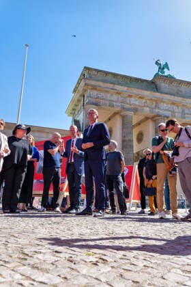 Berlin,12.08.2026,Brandenburger Tor,Platz des 18.März,65 Jahre Mauerbau:Temporärer Erinnerungsort mit großformatiger Installation und Open-Air-Ausstellung von Kulturprojekte Berlin und Stiftung Berliner Mauer.Kulturstaatsminister Wolfram Weimer sowie der reg. Bürgermeister von Berlin Kai Wegner (CDU), Prof. Dr. Axel Klausmeier u.a *** Berlin, August 12, 2026,Brandenburg Gate, Platz des 18. März, 65th anniversary of the construction of the Berlin Wall. Temporary memorial site featuring a large-scale installation and open-air exhibition by Kulturprojekte Berlin and the Berlin Wall Foundation. Minister of State for Culture Wolfram Weimer, as well as Berlin’s Mayor Kai Wegner (CDU), Prof. Dr. Axel Klausmeier, and others.