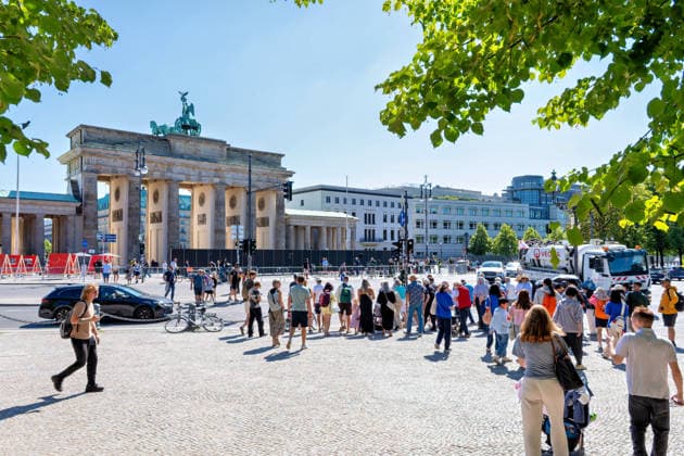 Berlin,12.08.2026,Brandenburger Tor,Platz des 18.März,65 Jahre Mauerbau:Temporärer Erinnerungsort mit großformatiger Installation und Open-Air-Ausstellung von Kulturprojekte Berlin und Stiftung Berliner Mauer. *** Berlin, August 12, 2026, Brandenburg Gate, Platz des 18. März, 65th Anniversary of the Construction of the Berlin Wall: A temporary memorial site featuring a large-scale installation and an open-air exhibition by Kulturprojekte Berlin and the Berlin Wall Foundation