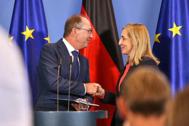 Berlin, Deutschland, 12.08.2026: Bundeskanzleramt: Pressekonferenz zur Reform des Rechts der Nachrichtendienste: Bundesminister des Innern Alexander Dobrindt (CSU) und Kanzleramtsministerin Nina Warken (CDU) *** Berlin, Germany, August 12, 2026 Federal Chancellery Press Conference on the Reform of Intelligence Agency Law Federal Minister of the Interior Alexander Dobrindt (CSU) and Minister of the Federal Chancellery Nina Warken (CDU) Copyright: xdtsxNachrichtenagenturx dts_130001