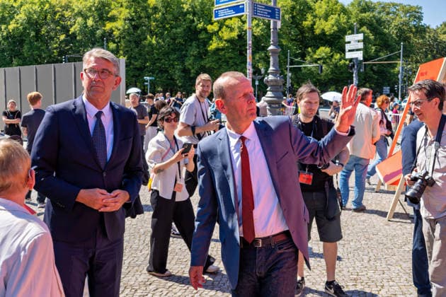 Berlin,12.08.2026,Brandenburger Tor,Platz des 18.März,65 Jahre Mauerbau:Temporärer Erinnerungsort mit großformatiger Installation und Open-Air-Ausstellung von Kulturprojekte Berlin und Stiftung Berliner Mauer.Kulturstaatsminister Wolfram Weimer sowie Prof. Dr. Axel Klausmeier *** Berlin, August 12, 2026, Brandenburg Gate, Platz des 18. März, 65th anniversary of the construction of the Berlin Wall: A temporary memorial site featuring a large-scale installation and an open-air exhibition organized by Kulturprojekte Berlin and the Berlin Wall Foundation. Minister of State for Culture Wolfram Weimer and Prof. Dr. Axel Klausmeier