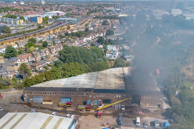August 12, 2026, London, London, UK: London, UK. Emergency services battle a fire in Barking, east London. Around 100 firefighters and 15 fire engines responded to a fire at an industrial estate unit on Ripple Road. London UK  - ZUMAl94_ 20260812_zaf_l94_022 Copyright: xMarcinxNowakx