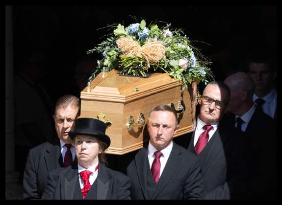 . 12 08 2026. Buckfast, United Kingdom. The coffin of Ann Widdecombe leaving Buckfast Abbey after her funeral in Buckfast, United Kingdom.  xStephenxLockx xi-Imagesx IIM-26942-0009