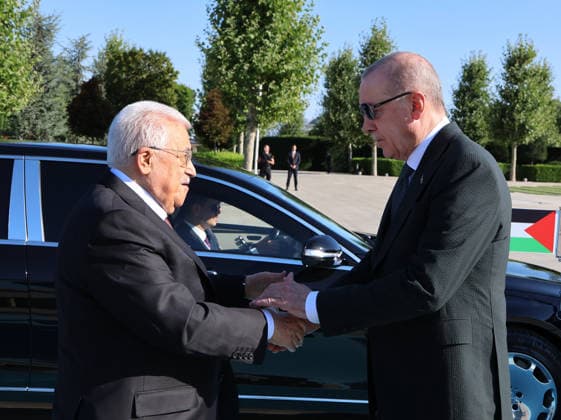 Recep Tayyip Erdogan - Mahmoud Abbas meeting in Ankara ANKARA, TURKIYE - AUGUST 12: (----EDITORIAL USE ONLY - MANDATORY CREDIT - TURKISH PRESIDENCY MURAT CETINMUHURDAR HANDOUT - NO MARKETING NO ADVERTISING CAMPAIGNS - DISTRIBUTED AS A SERVICE TO CLIENTS----) Turkish President Recep Tayyip Erdogan welcomes Palestinian President Mahmoud Abbas with an official ceremony at the Presidential Complex during his official visit to Ankara, Turkiye, on August 12, 2026. TUR Presidency Murat Cetinmuhurdar Handout Anadolu Ankara Turkey. Editorial use only. Please get in touch for any other usage.  Copyright: x2026xAnadoluxTURxPresidencyx MuratxCetinmuhurdarx xHandoutx