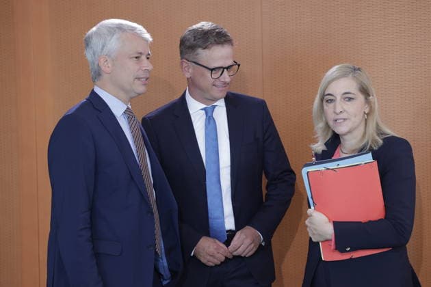 Steffen Bilger, Bundesminister für Verkehr , Dr. Carsten Linnemann, Bundesminister für Gesundheit , Nina Warken, Bundesministerin für besondere Aufgaben Chefin des Bundeskanzleramtes, Deutschland, Berlin, Bundeskanzleramt, Das Bundeskabinett befasst sich in seiner 55. Sitzung am 12. August 2026 unter anderem mit dem Gesetzentwurf zur Einführung einer Frühstartrente. *** Steffen Bilger, Federal Minister of Transportation; Dr. Carsten Linnemann, Federal Minister of Health; Nina Warken, Federal Minister for Special Tasks and Head of the Federal Chancellery, Germany, Berlin, Federal Chancellery, At its 55th meeting on August 12, 2026, the Federal Cabinet will address, among other things, the draft bill to introduce an early retirement pension