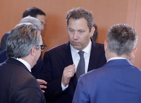 Lars Klingbeil (SPD, Bundesminister der Finanzen, Vizekanzler und SPD-Bundesvorsitzender, Deutschland, Berlin, Bundeskanzleramt, Das Bundeskabinett befasst sich in seiner 55. Sitzung am 12. August 2026 unter anderem mit dem Gesetzentwurf zur Einführung einer Frühstartrente. *** Lars Klingbeil (SPD), Federal Minister of Finance, Vice Chancellor, and SPD Federal Chairman, Germany, Berlin, Federal Chancellery. At its 55th meeting on August 12, 2026, the Federal Cabinet will address, among other matters, the draft bill to introduce an early retirement pension.