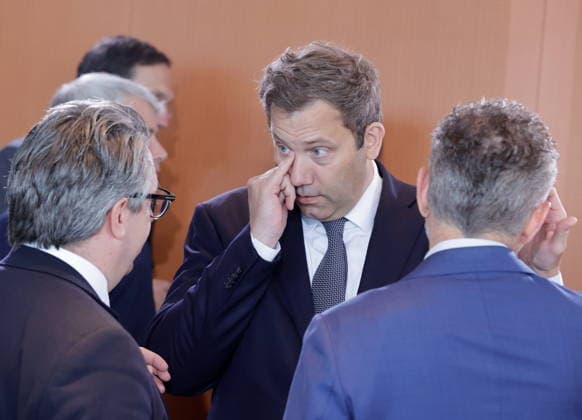 Lars Klingbeil (SPD, Bundesminister der Finanzen, Vizekanzler und SPD-Bundesvorsitzender, Deutschland, Berlin, Bundeskanzleramt, Das Bundeskabinett befasst sich in seiner 55. Sitzung am 12. August 2026 unter anderem mit dem Gesetzentwurf zur Einführung einer Frühstartrente. *** Lars Klingbeil (SPD), Federal Minister of Finance, Vice Chancellor, and SPD Federal Chairman, Germany, Berlin, Federal Chancellery. At its 55th meeting on August 12, 2026, the Federal Cabinet will address, among other matters, the draft bill to introduce an early retirement pension.