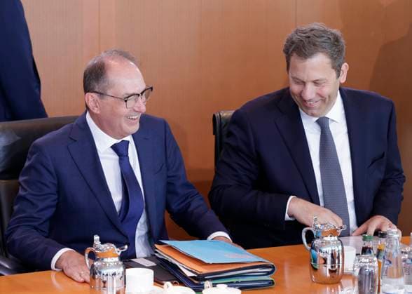Alexander Dobrindt (CSU), Bundesinnenminister, Lars Klingbeil (SPD, Bundesminister der Finanzen, Vizekanzler und SPD-Bundesvorsitzender, Deutschland, Berlin, Bundeskanzleramt, Das Bundeskabinett befasst sich in seiner 55. Sitzung am 12. August 2026 unter anderem mit dem Gesetzentwurf zur Einführung einer Frühstartrente. *** Alexander Dobrindt (CSU), Federal Minister of the Interior; Lars Klingbeil (SPD), Federal Minister of Finance, Vice Chancellor, and SPD Federal Chairman; Germany, Berlin, Federal Chancellery; At its 55th meeting on August 12, 2026, the Federal Cabinet will address, among other things, the draft bill to introduce an early retirement pension