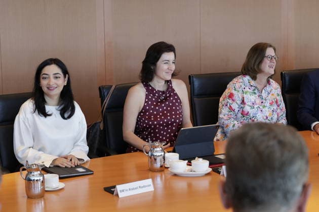 Reem Alabali Radovan, Bundesministerin für wirtschaftliche Zusammenarbeit und Entwicklung, Dorothee Bär, Bundesministerin für Forschung, Technologie und Raumfahrt, Deutschland, Berlin, Bundeskanzleramt, Das Bundeskabinett befasst sich in seiner 55. Sitzung am 12. August 2026 unter anderem mit dem Gesetzentwurf zur Einführung einer Frühstartrente. *** Reem Alabali Radovan, Federal Minister for Economic Cooperation and Development; Dorothee Bär, Federal Minister for Research, Technology, and Space; Germany, Berlin, Federal Chancellery; At its 55th meeting on August 12, 2026, the Federal Cabinet will address, among other things, the draft bill to introduce an early retirement pension
