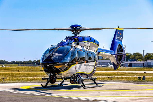 Polizeihubschraubern vom Typs Airbus H145 in den Dienst gestellt worden Der neue Polizeihubschrauber Airbus H145 Funkrufname Phoenix 95 ist vor den Hanger der Hubschrauberstaffel gelandet. Flughafen Hannover-Langenhagen Polizeihubschrauberstaffel Niede Niedersachsen, Region Hannover Germany *** Airbus H145 police helicopters have been put into service. The new Airbus H145 police helicopter, call sign Phoenix 95, has landed in front of the hangar of the helicopter squadron at Hannover Langenhagen Airport, Lower Saxony Police Helicopter Squadron, Hanover Region, Germany