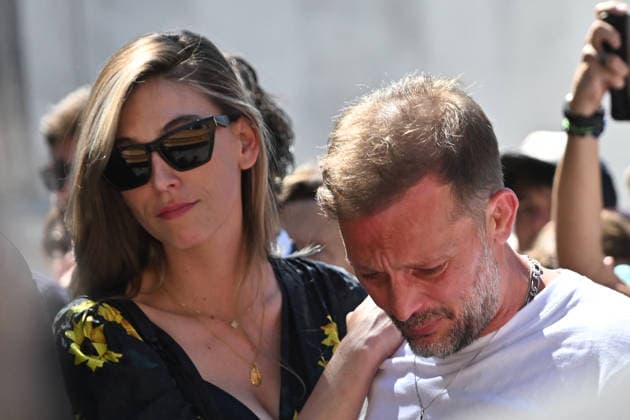 Nicolas Duvauchelle and his wife Chloé Roy Leaving the funeral of Vincent Belorgey, also known as Kavinsky, at the Church of Saint Pierre de Montmartre on August 12, 2026 Christian Liewig Bestimage Funeral of Vincent Belorgey, also known as Kavinsky, at the Church of Saint Pierre de Montmartre on August 12, 2026, Paris, France  Copyright: xChristianxLiewigx xBestimagexChristianxLiewigx xBestimagex