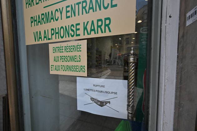 Shortage of protective glasses in pharmacies for viewing the solar eclipse in Nice, on August 12, 2026. While the eclipse will be partial in France—ranging from 90% in the northeast to 99.8% in the southwest at the eclipse’s peak around 8:20 p.m.— stocks of protective glasses are sold out across France. A total solar eclipse is expected in Spain and Iceland. This is the first eclipse of this magnitude since the one in 1999. A meteor shower is expected on the night of August 12–13, 2026, between 2:00 a.m. and 4:00 a.m. Bruno Bebert Bestimage Pharmacies in Nice are facing a shortage of protective glasses for viewing the solar eclipse on August 12, 2026. Although the eclipse will be partial in France—ranging from 90% in the northeast to 99.8%  Copyright: xBrunoxBebertx xBestimagexBrunoxBebertx xBestimagex