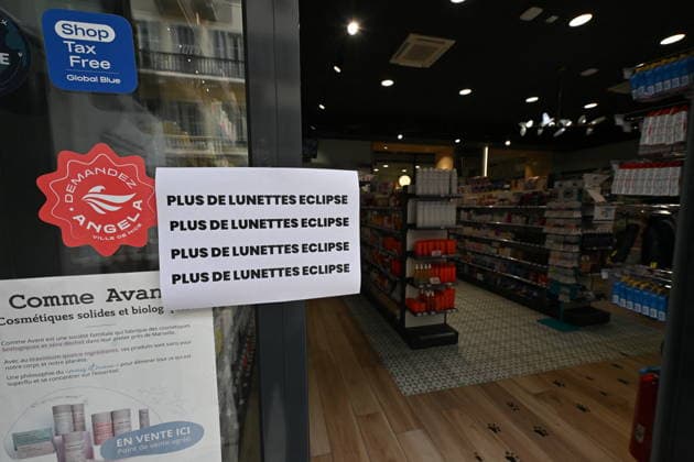 Shortage of protective glasses in pharmacies for viewing the solar eclipse in Nice, on August 12, 2026. While the eclipse will be partial in France—ranging from 90% in the northeast to 99.8% in the southwest at the eclipse’s peak around 8:20 p.m.— stocks of protective glasses are sold out across France. A total solar eclipse is expected in Spain and Iceland. This is the first eclipse of this magnitude since the one in 1999. A meteor shower is expected on the night of August 12–13, 2026, between 2:00 a.m. and 4:00 a.m. Bruno Bebert Bestimage Pharmacies in Nice are facing a shortage of protective glasses for viewing the solar eclipse on August 12, 2026. Although the eclipse will be partial in France—ranging from 90% in the northeast to 99.8%  Copyright: xBrunoxBebertx xBestimagexBrunoxBebertx xBestimagex