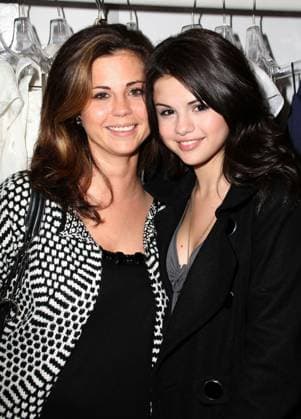 Octavio Carlin Atelier Grand Opening October 18, 2008 - Los Angeles, California, U.S. - 17 October 2008 - Los Angeles, California - Selena Gomez and mother Mandy Gomez. Octavio Carlin Atelier Grand Opening for Carlin Collection Launch held at Carlin Atelier. Photo Credit: Kevan Brooks AdMedia Copyright: xKevanxBrooksx
