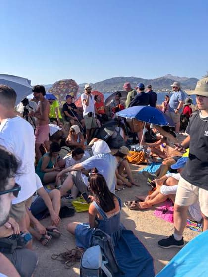 MALLORCA, SPANIEN 20260812 Människor inväntar solförmörkelsen vid Mirador Del Canon i Santa Posa pa Mallorca. MALLORCA SPANIEN x10510x *** MALLORCA, SPAIN 20260812 People await the solar eclipse at Mirador Del Canon in Santa Posa, Mallorca MALLORCA SPAIN x10510x  Copyright: xMariannexAhleniusx xTTx xkodx10510x SOLFÖRMÖRKELSE MALLORCA ywIj1ORt2DI