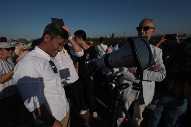 . 12 08 2026. London, United Kingdom. Partial Solar Eclipse. People gather on Primrose Hill in London to observe a Partial Solar Eclipse.  xMartynxWheatleyx xi-Imagesx IIM-26943-0021