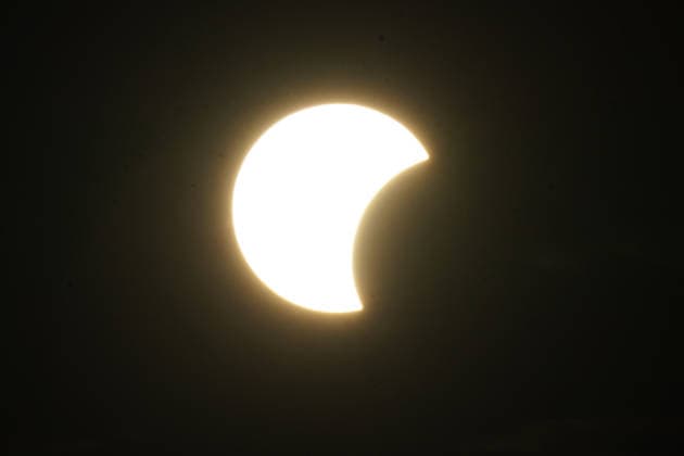 Die Sonnenfinsternis beginnt über Büttelborn in Südhessen - 12.08.2026 Büttelborn: Partielle Sonnenfinsternis in Südhessen *** The solar eclipse begins over Büttelborn in southern Hesse on August 12, 2026. Büttelborn: Partial solar eclipse in southern Hesse